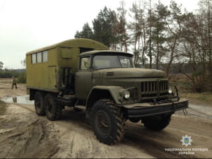 На Житомирщині знайшли 200 одиниць спецтехніки, БТР і БМП