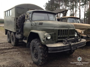 На Житомирщині знайшли 200 одиниць спецтехніки, БТР і БМП