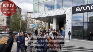 ТЦ у столиці, лист металу впав