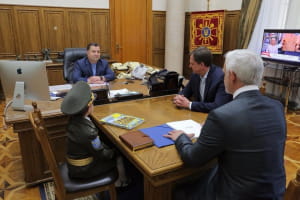 Школярка Ніколь Князева