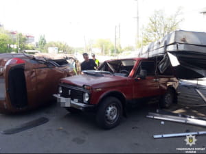 У Дніпрі фура протаранила 13 авто