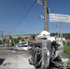 У Дніпрі фура протаранила 13 авто