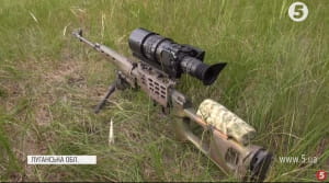 Армійці тренуються стрільбі з гвинтівок Драгунова