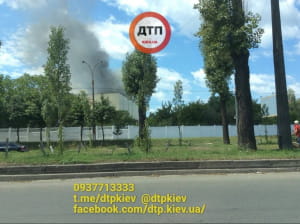 Пожежа на заводі в Києві