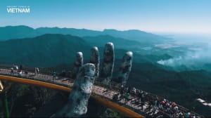 Міст на руках у В'єтнамі