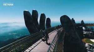 Міст на руках у В'єтнамі