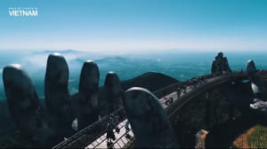 Міст на руках у В'єтнамі