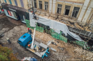 Пошкоджений екс-центральний гастроном