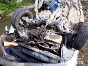 На Львівщині легковик злетів з моста в річку