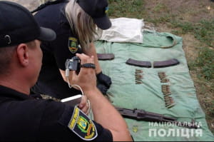 Поліція Бахмута викрила бойовика та вилучила його арсенал зброї