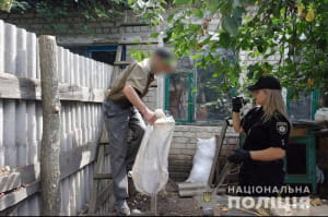 Поліція Бахмута викрила бойовика та вилучила його арсенал зброї