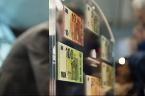 Нові банкноти номіналом 100 і 200 євро