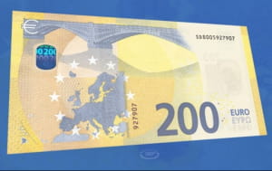 Нові банкноти номіналом 100 і 200 євро