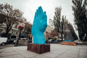 Синя рука в Києві