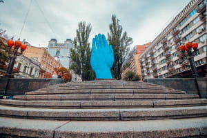 Синя рука в Києві