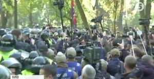 Пам'ятник Ватутіну та добровольці ОУН
