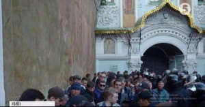 Молодики під Лаврою
