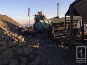 Тепловоз протаранив електровоз