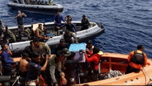 Дайвери підняли на поверхню бортовий самописець "Боїнга"