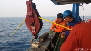 Дайвери підняли на поверхню бортовий самописець "Боїнга"