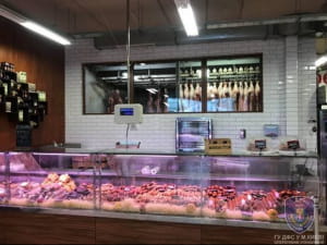 Столичну мережу магазинів з продажу м'яса викрили на ухиленні від податків