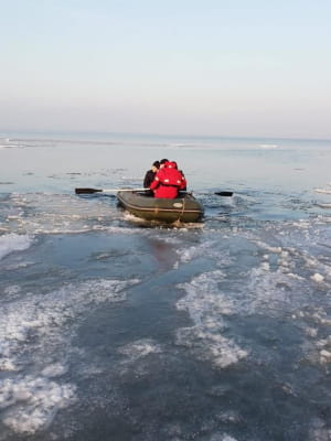 Діти дрейфували на кризі