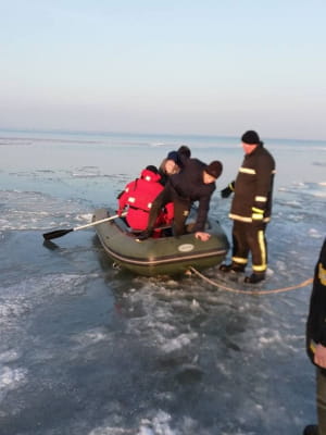 Діти дрейфували на кризі