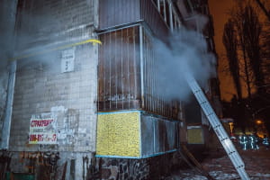 У Києві пожежа заблокувала жителів 9-поверхівки