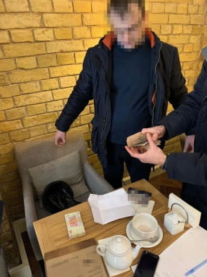 СБУ викрила на хабарі керівника філії УЗ