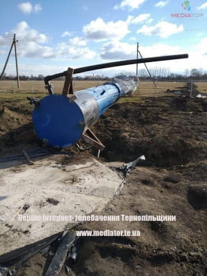 В Тернопольской области ветер свалил водонапорную башню