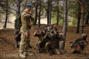 Морпіхи долають смугу перешкод