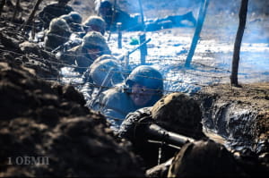 Морпіхи долають смугу перешкод