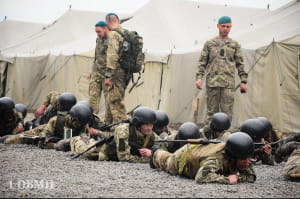 Морпіхи долають смугу перешкод