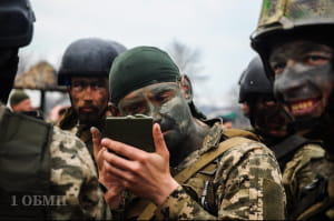 Морпіхи долають смугу перешкод