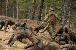 Морпіхи долають смугу перешкод