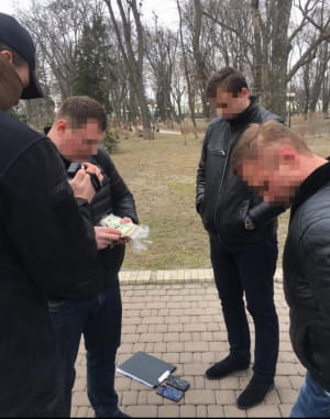 Затримання хабарника