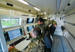 Порошенко передает военную технику ВСУ