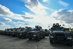 Порошенко передает военную технику ВСУ