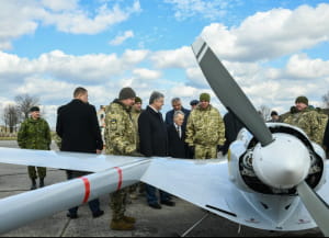 Порошенко передает военную технику ВСУ