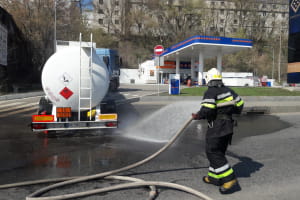 Витік із цистерни бензовозу