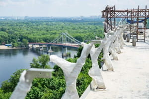 Пішохідно-велосипедний міст у Києві