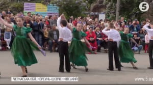 В Черкасской области в древнем дворце Понятовского устроили настоящий сиреневый фестиваль