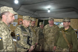 Сирский проверил готовность войск на передовых позициях