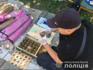 В саду жителя Ровенской области откопали крупнейший в Украине схрон боеприпасов