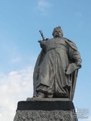 У Богдана Хмельницкого в Кривом Роге отпала рука