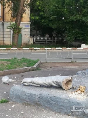 У Богдана Хмельницкого в Кривом Роге отпала рука