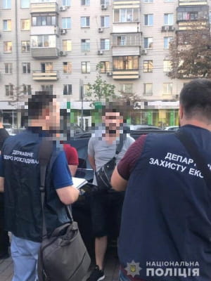 На хабарі погоріли двоє столичних прокурорів