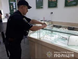 В Киеве с ружьем ограбили ювелирный магазин