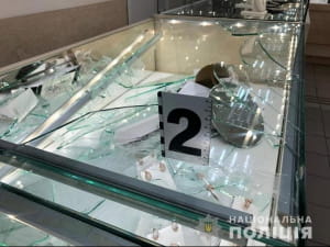 В Киеве с ружьем ограбили ювелирный магазин