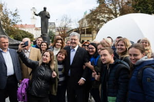 Порошенко посетил 26-й книжный форум во Львове